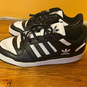 Black and white Adidas size 9